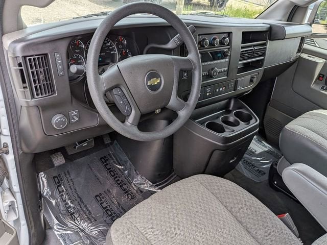 2024 Chevrolet Express Passenger 3500 1LT