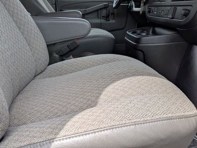 2024 Chevrolet Express Passenger 3500 1LT
