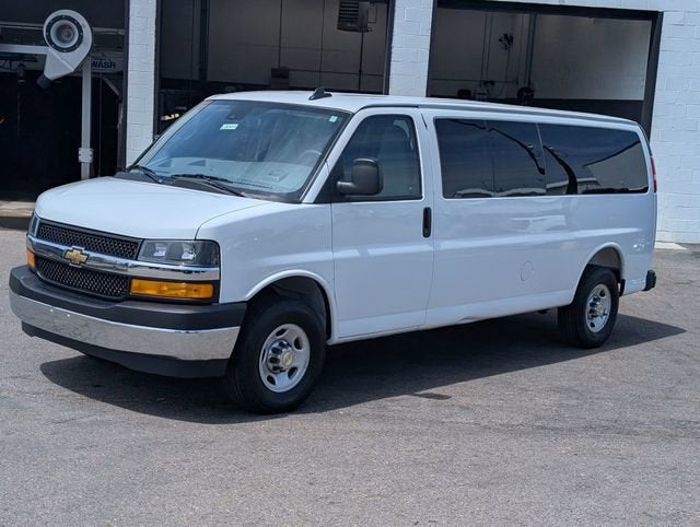 2025 Chevrolet Express Passenger 1LT