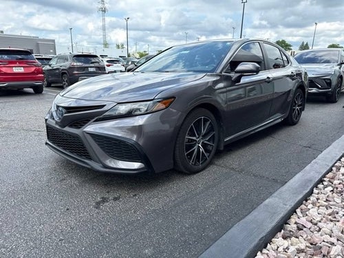 2022 Toyota Camry SE Hybrid