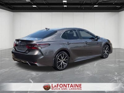 2022 Toyota Camry SE Hybrid