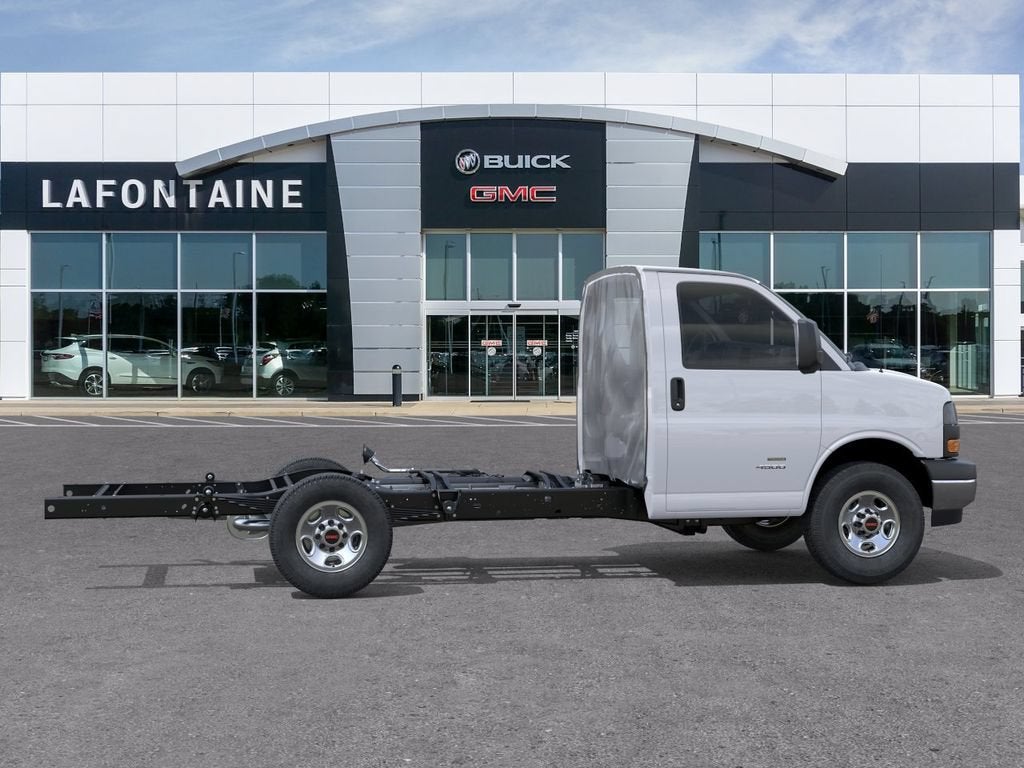 2025 GMC Savana Cutaway 3500 1WT