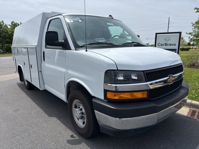 2025 Chevrolet Express Cutaway 3500 Work Van