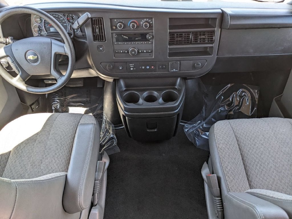 2025 Chevrolet Express Passenger 1LT