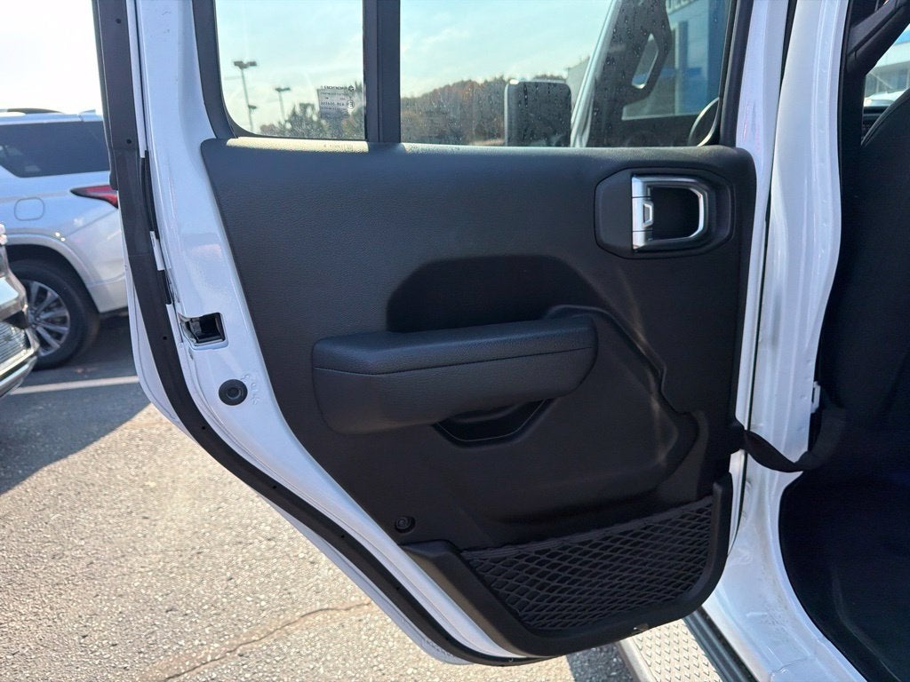 2023 Jeep GLADIATOR Base