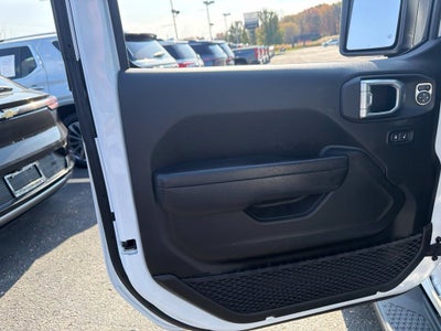 2023 Jeep GLADIATOR Base