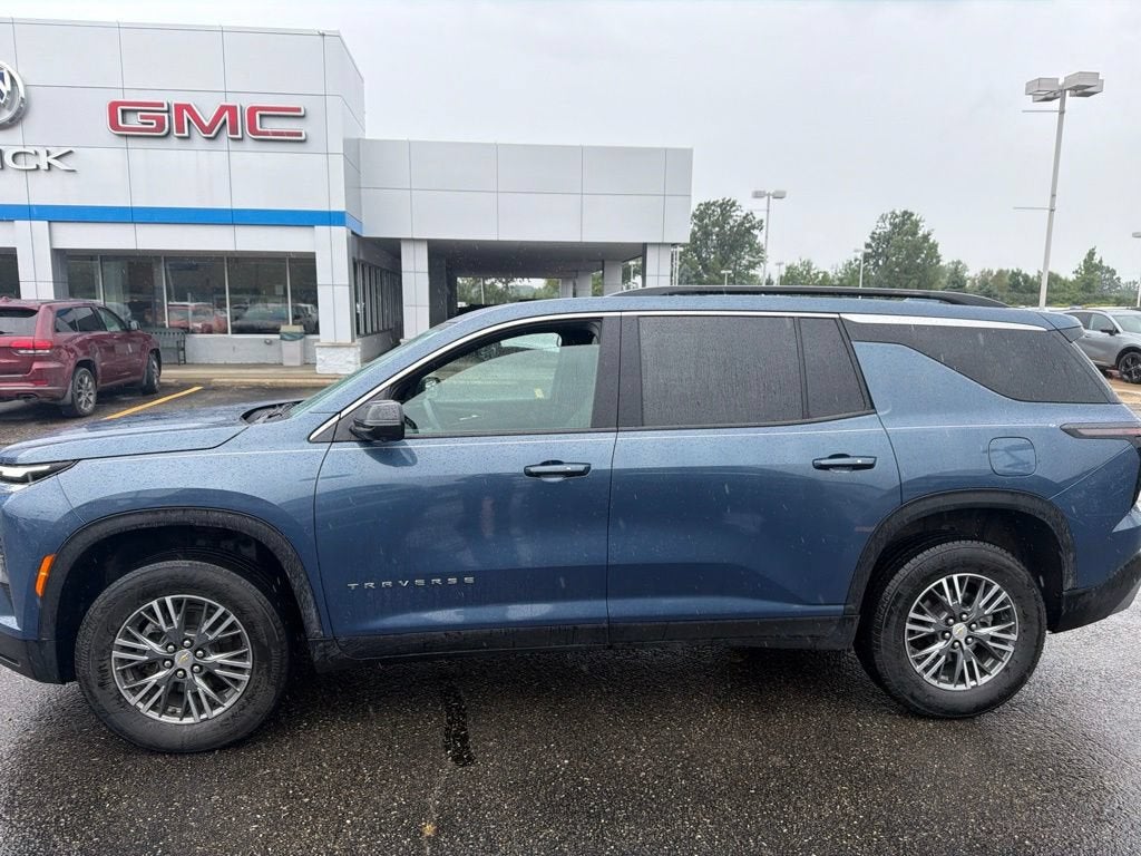 2024 Chevrolet Traverse LT